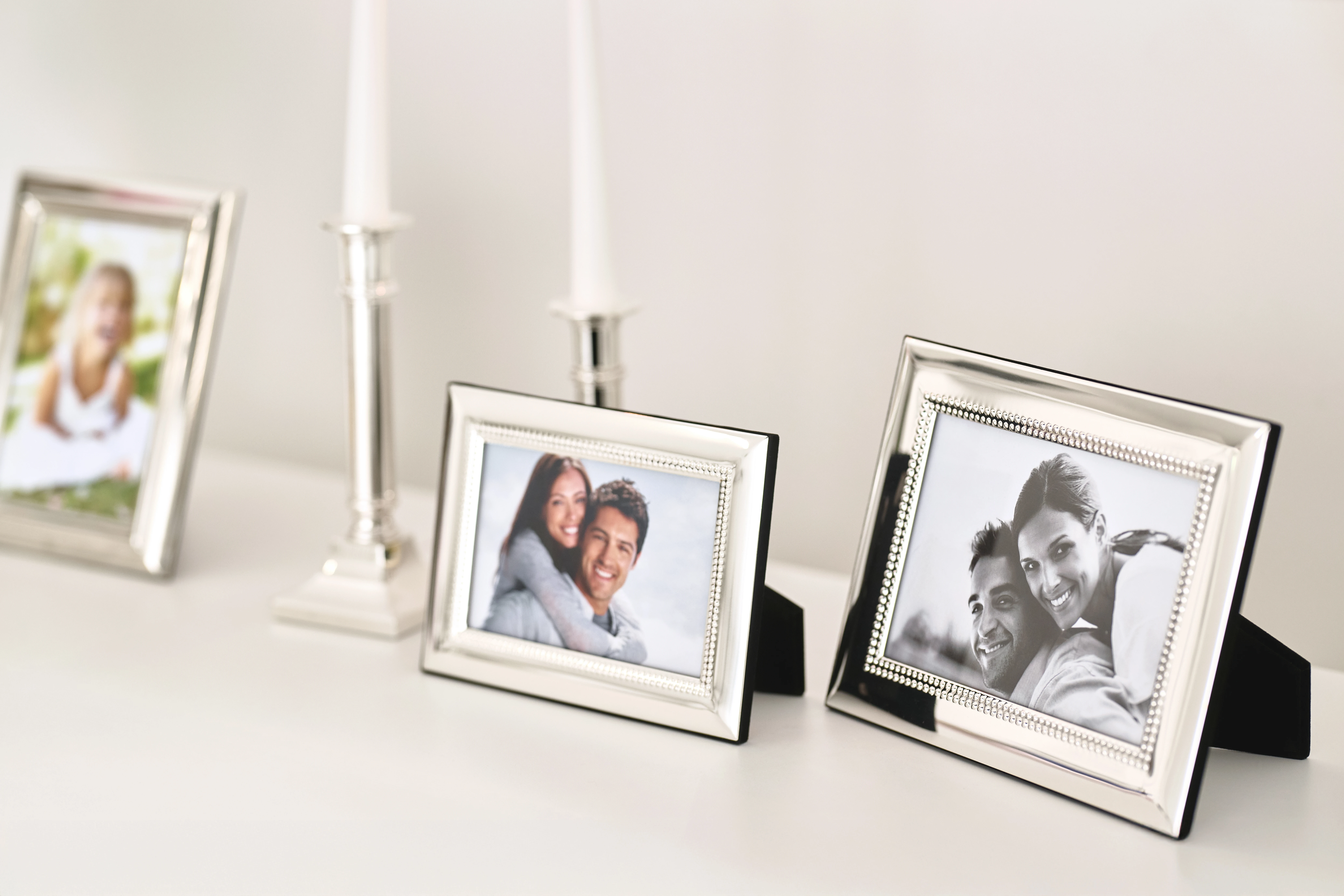 Bilderrahmen Turin (13x18 cm), Perlenrand, edel versilbert, anlaufgeschützt, 2 Aufhänger Bilderrahmen Turin (13x18 cm), Perlenrand, edel versilbert, anlaufgeschützt, 2 Aufhänger