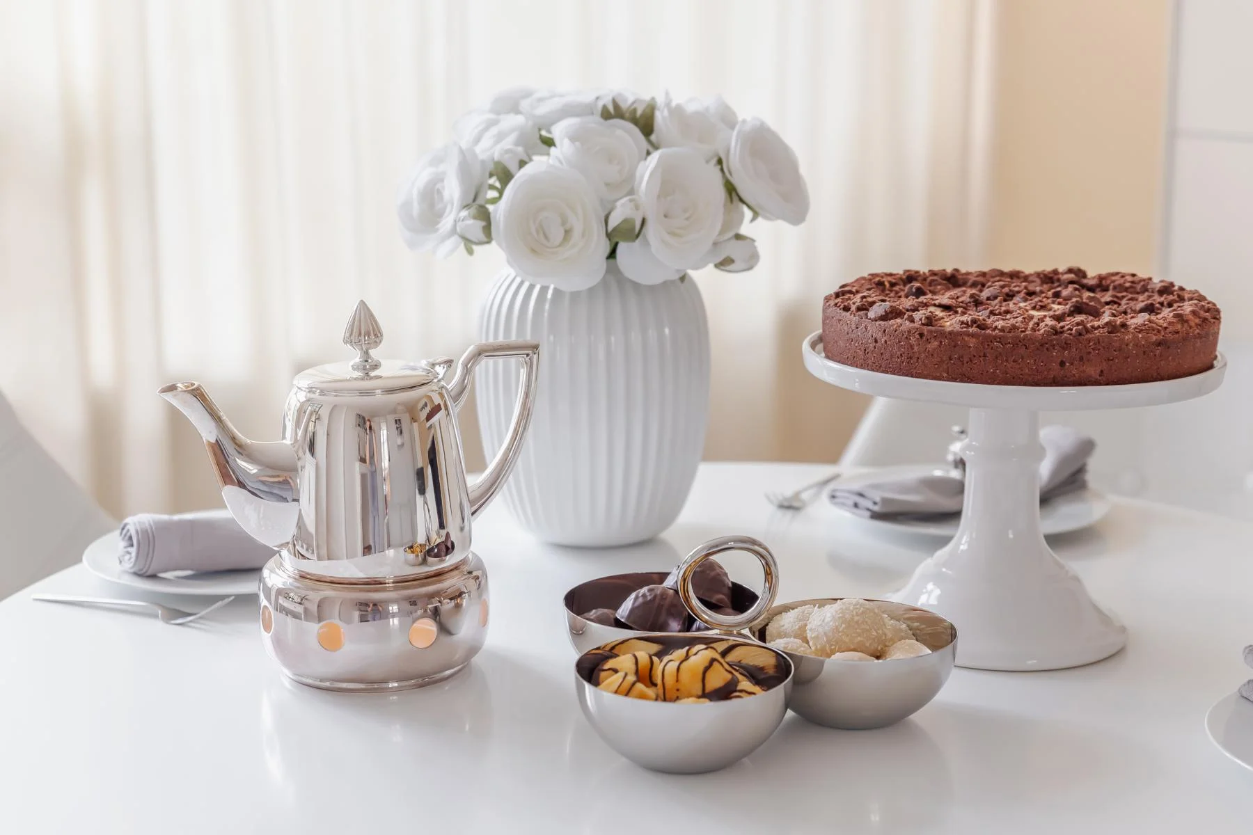 Teekanne Cimba, schwerversilbert, Länge 23,5 cm, Ø 11 cm, Höhe 17 cm, Volumen0,85 Liter Teekanne Cimba, schwerversilbert, Länge 23,5 cm, Ø 11 cm, Höhe 17 cm, Volumen0,85 Liter