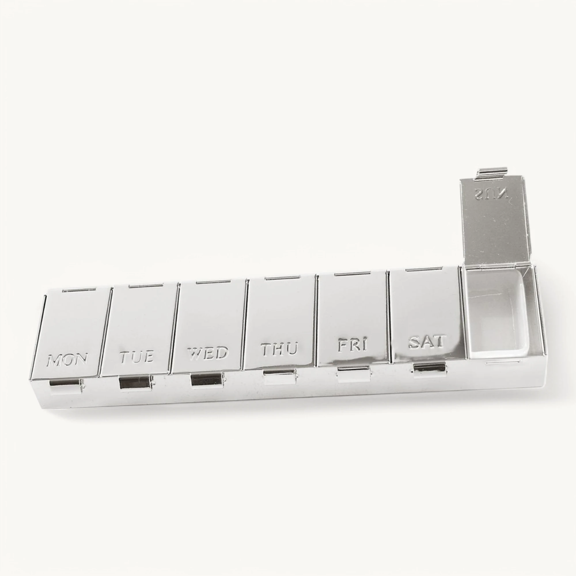 Pillendose Pillenbox für 7 Tage, Länge 15 cm, edel versilbert, anlaufgeschützt Pillendose Pillenbox für 7 Tage, Länge 15 cm, edel versilbert, anlaufgeschützt