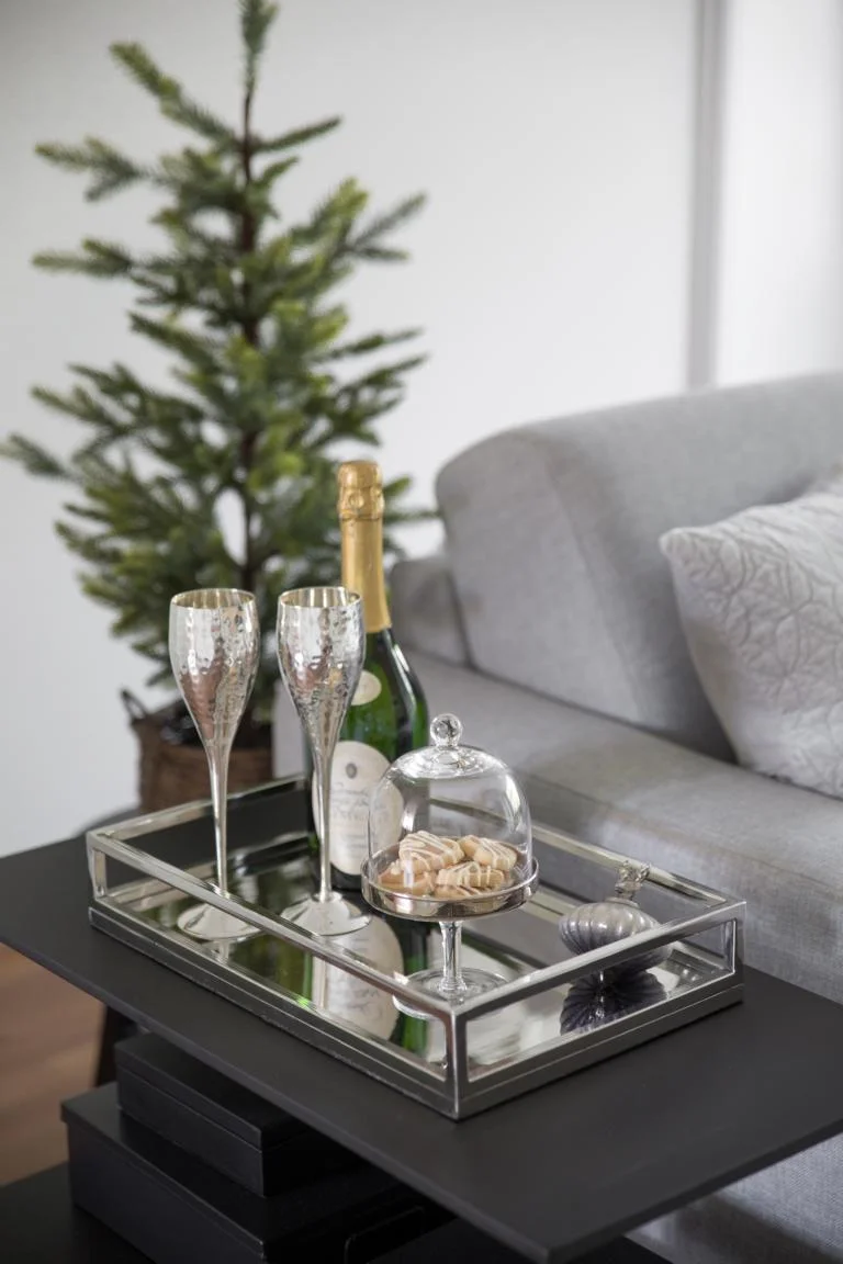 Bonboniere Leos (Höhe 20 cm), auf Fuß, mundgeblasenes Kristallglas mit Platinrand Bonboniere Leos (Höhe 20 cm), auf Fuß, mundgeblasenes Kristallglas mit Platinrand