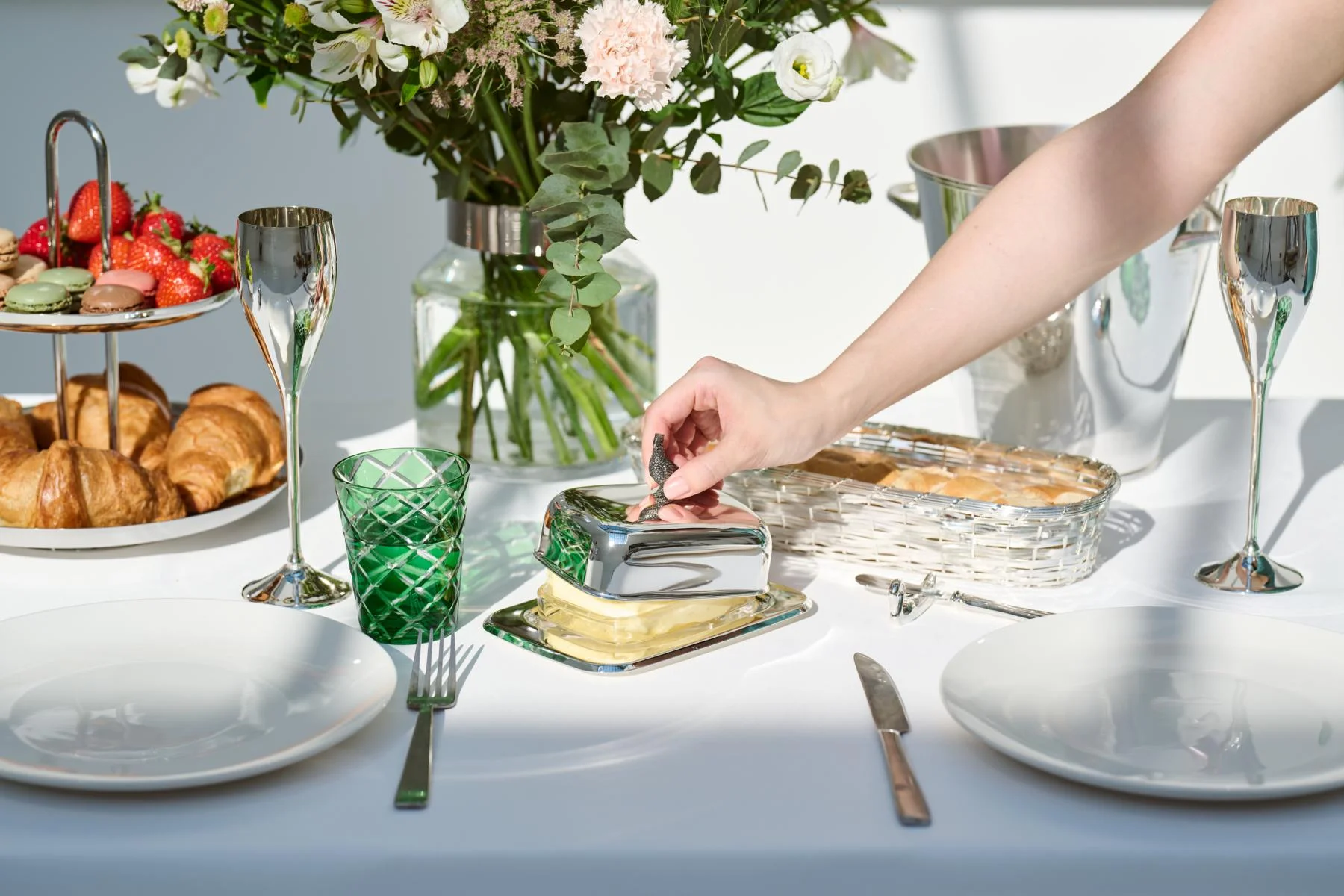 Butterdose Fasan (250 g Butter), Fasan-Figur, edel versilbert, mit Glasschale und Buttermesser Butterdose Fasan (250 g Butter), Fasan-Figur, edel versilbert, mit Glasschale und Buttermesser