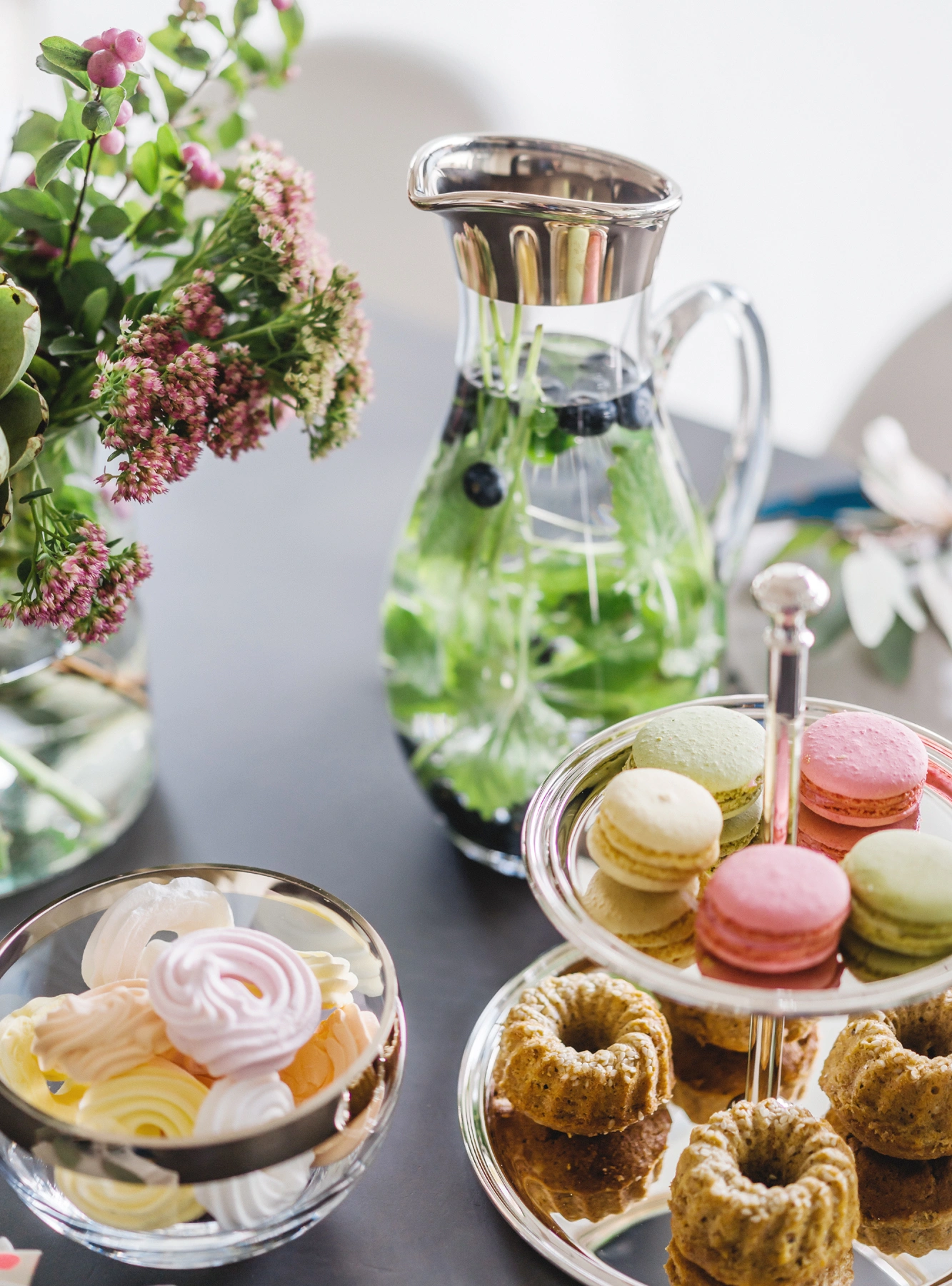 Krug Johnny (1,8 Liter), mundgeblasenes Kristallglas, Platinrand Krug Johnny (1,8 Liter), mundgeblasenes Kristallglas, Platinrand