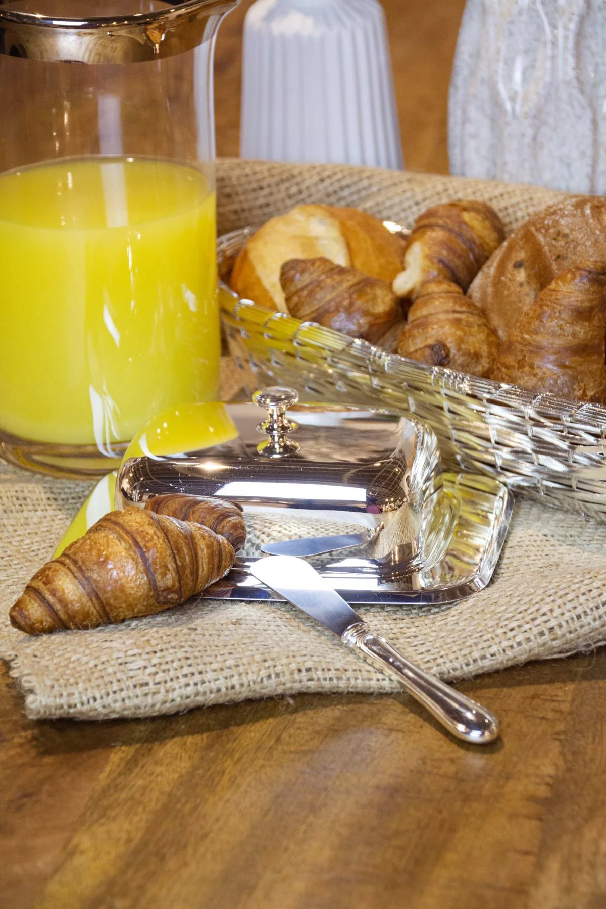 Butterdose Mista (250 g Butter), edel versilbert, mit Glasschale und Buttermesser