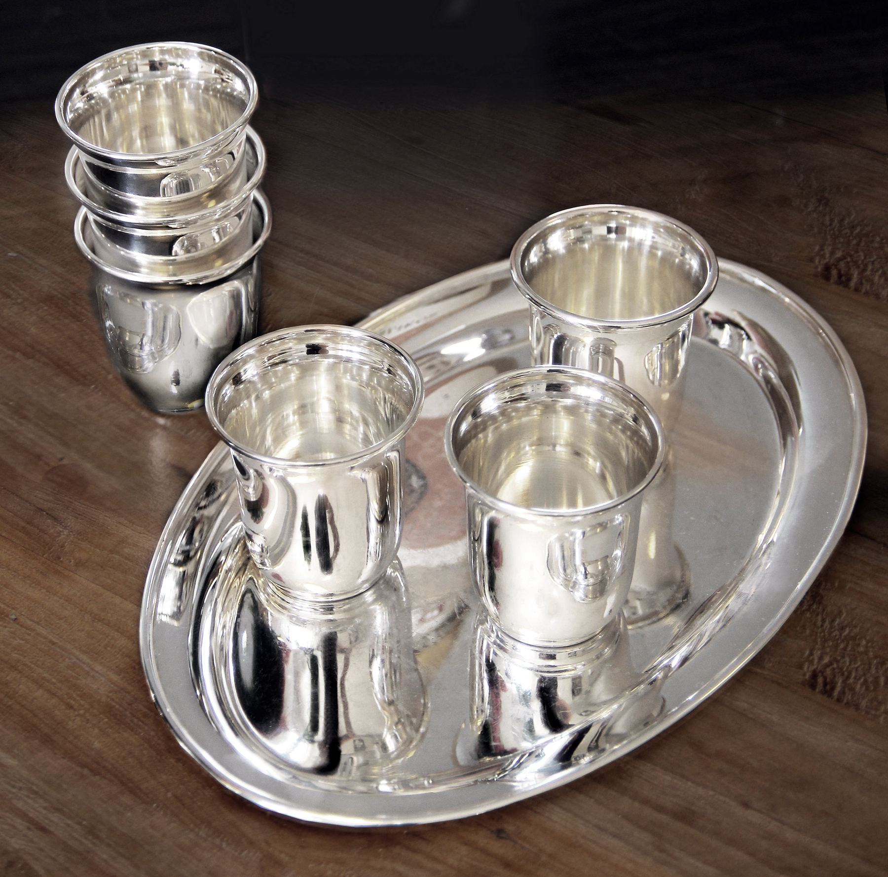 Schnapsset 7-teilig, 6 Becher und Tablett, schwerversilbert, 22x15 cm, Becher H 5 cm, Füllmenge 4 cl