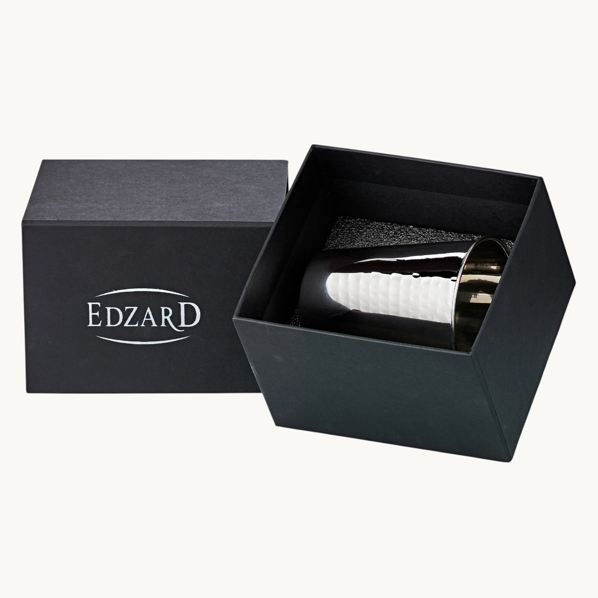 2. Wahl Trinkbecher Mido (Höhe 10 cm, Füllmenge 250 ml), gehämmert, edel versilbert
