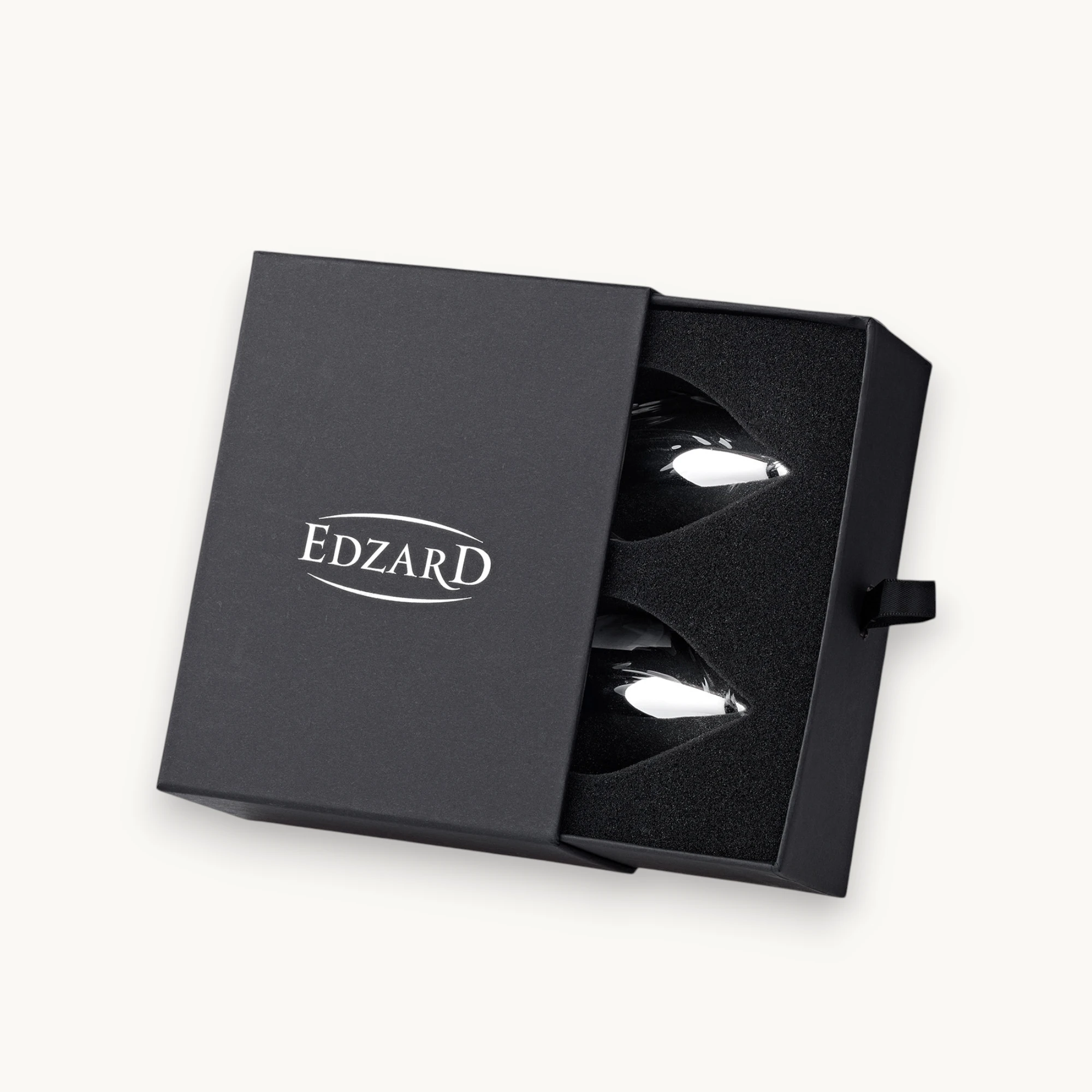 Salz- & Pfefferstreuer Dove, edel versilbert, anlaufgeschützt, Höhe 6 cm Salz- & Pfefferstreuer Dove, edel versilbert, anlaufgeschützt, Höhe 6 cm