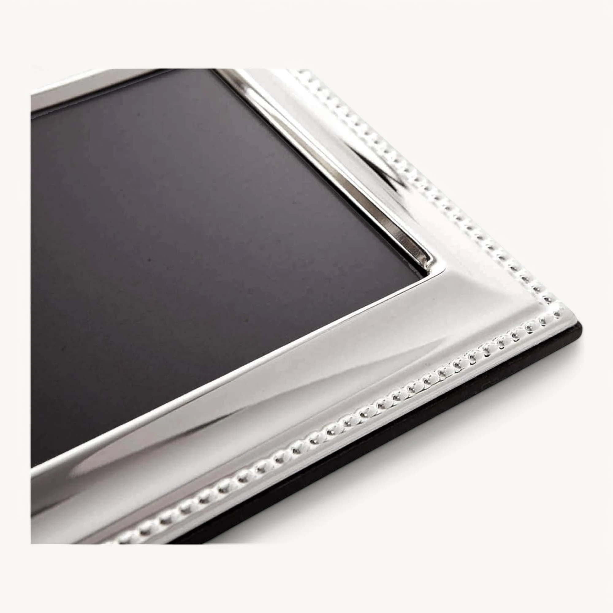 Bilderrahmen Perla (10x15 cm), Perlenrand, edel versilbert, anlaufgeschützt, 2 Aufhänger Bilderrahmen Perla (10x15 cm), Perlenrand, edel versilbert, anlaufgeschützt, 2 Aufhänger