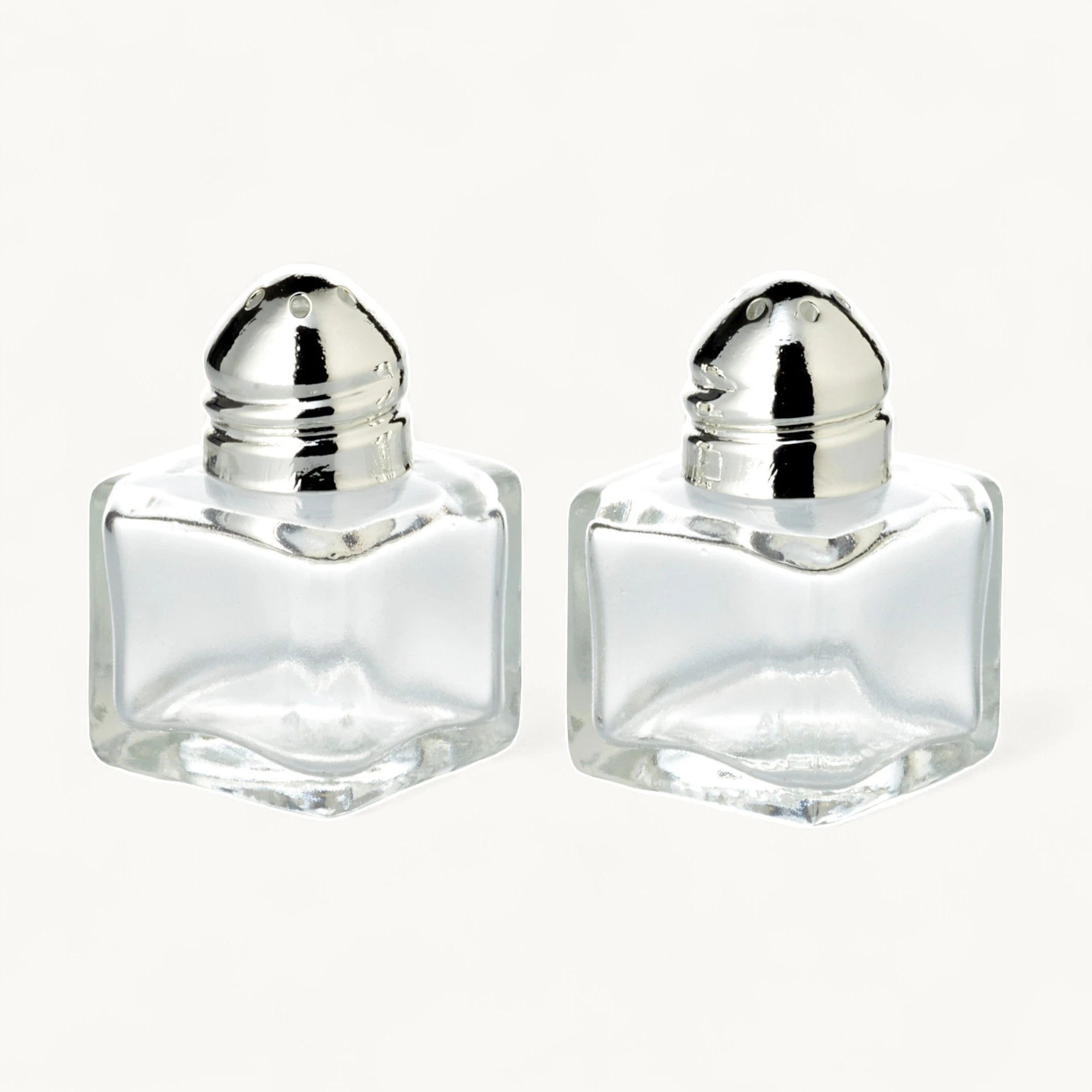 Salz- & Pfefferstreuer Windsor, edel versilbert, Höhe 4 cm Salz- & Pfefferstreuer Windsor, edel versilbert, Höhe 4 cm