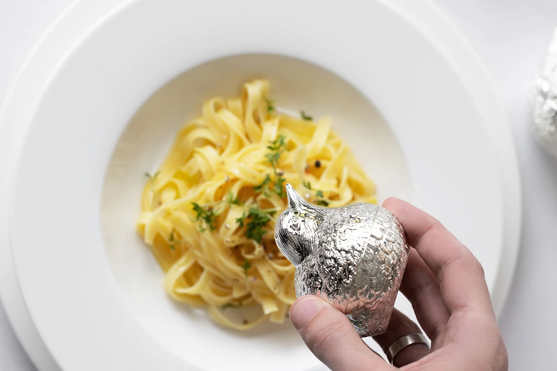 Salz- und Pfefferstreuer Spatzen, Höhe 6 cm, edel versilbert, anlaufgeschützt Salz- und Pfefferstreuer Spatzen, Höhe 6 cm, edel versilbert, anlaufgeschützt